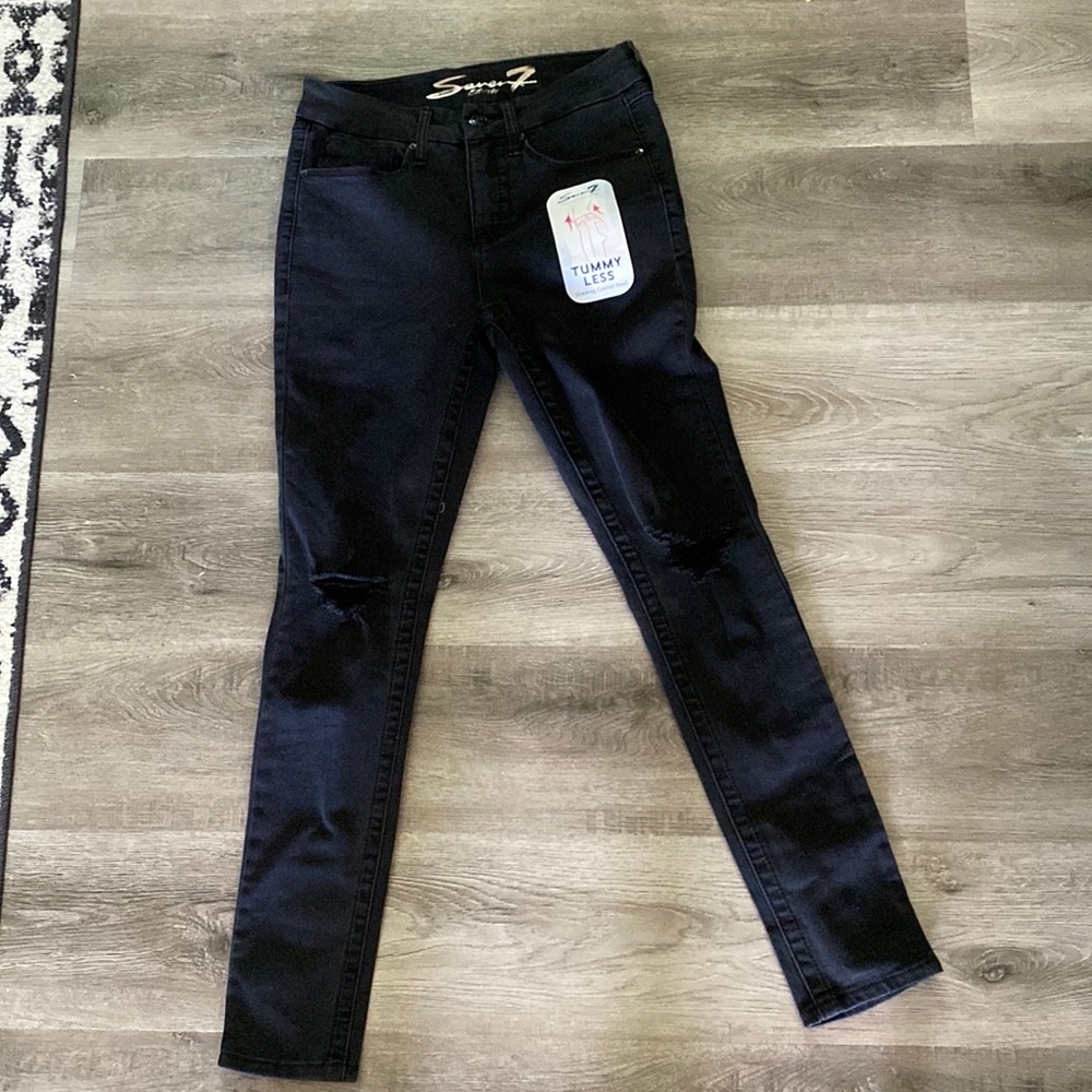 Seven7 black jeans Tummyless with distressed knee